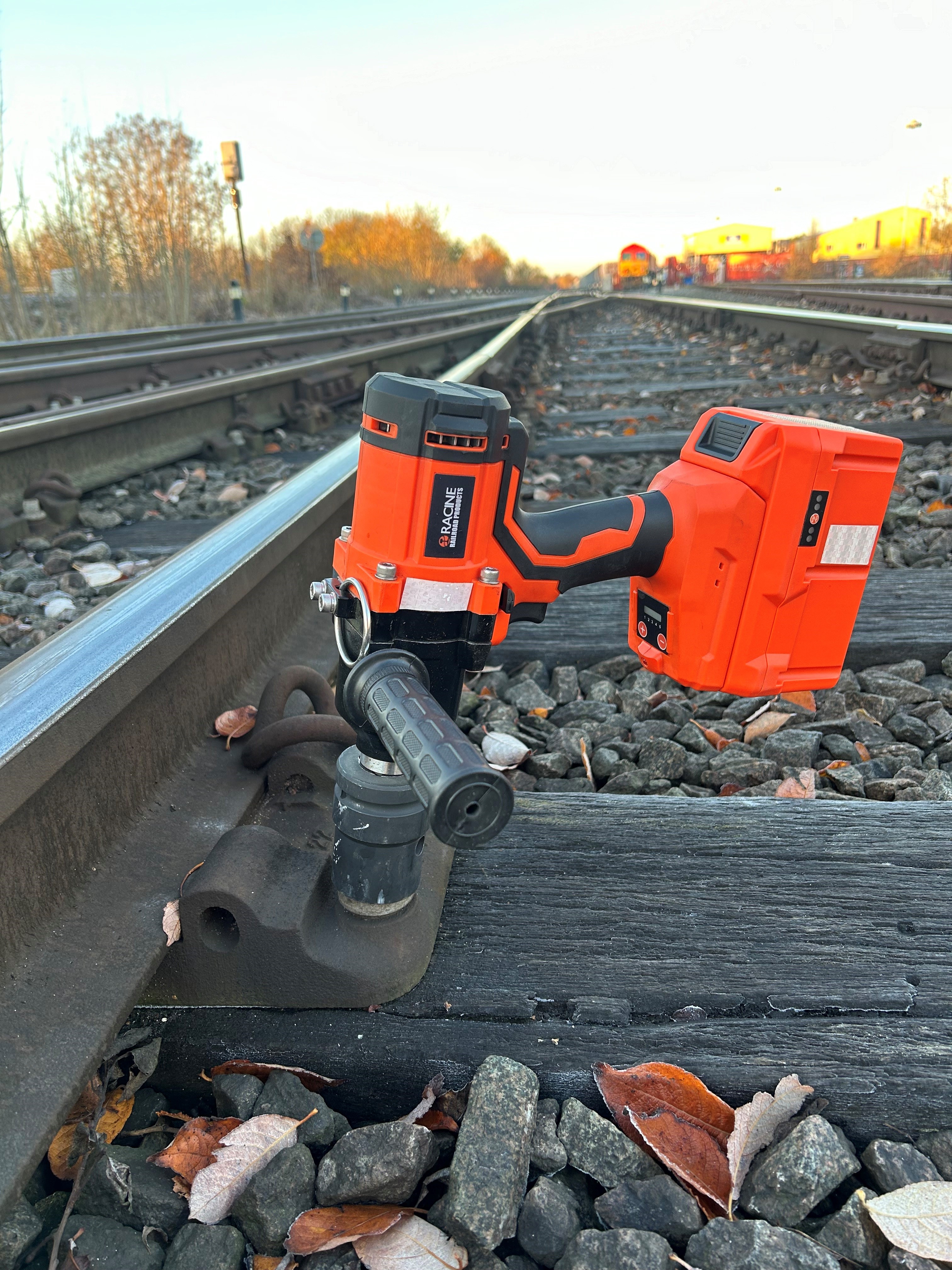 1” Pistol Battery Impact Wrench (476592) | Racine Railroad Products UK
